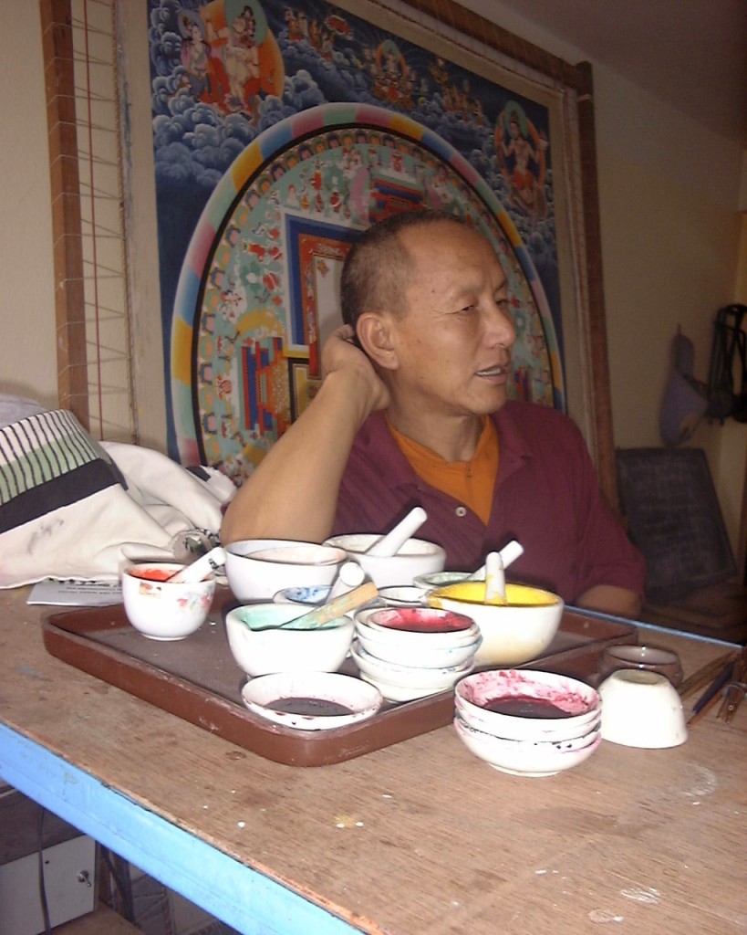Shashi Dhoj Tulachan discussing pigments © Sugata 2001